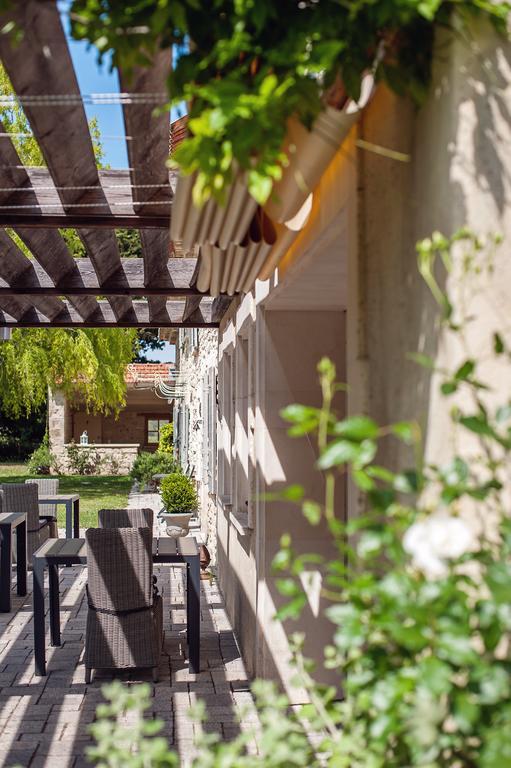 Les Champs De Provence Bed and Breakfast La Baume-de-Transit Exteriör bild